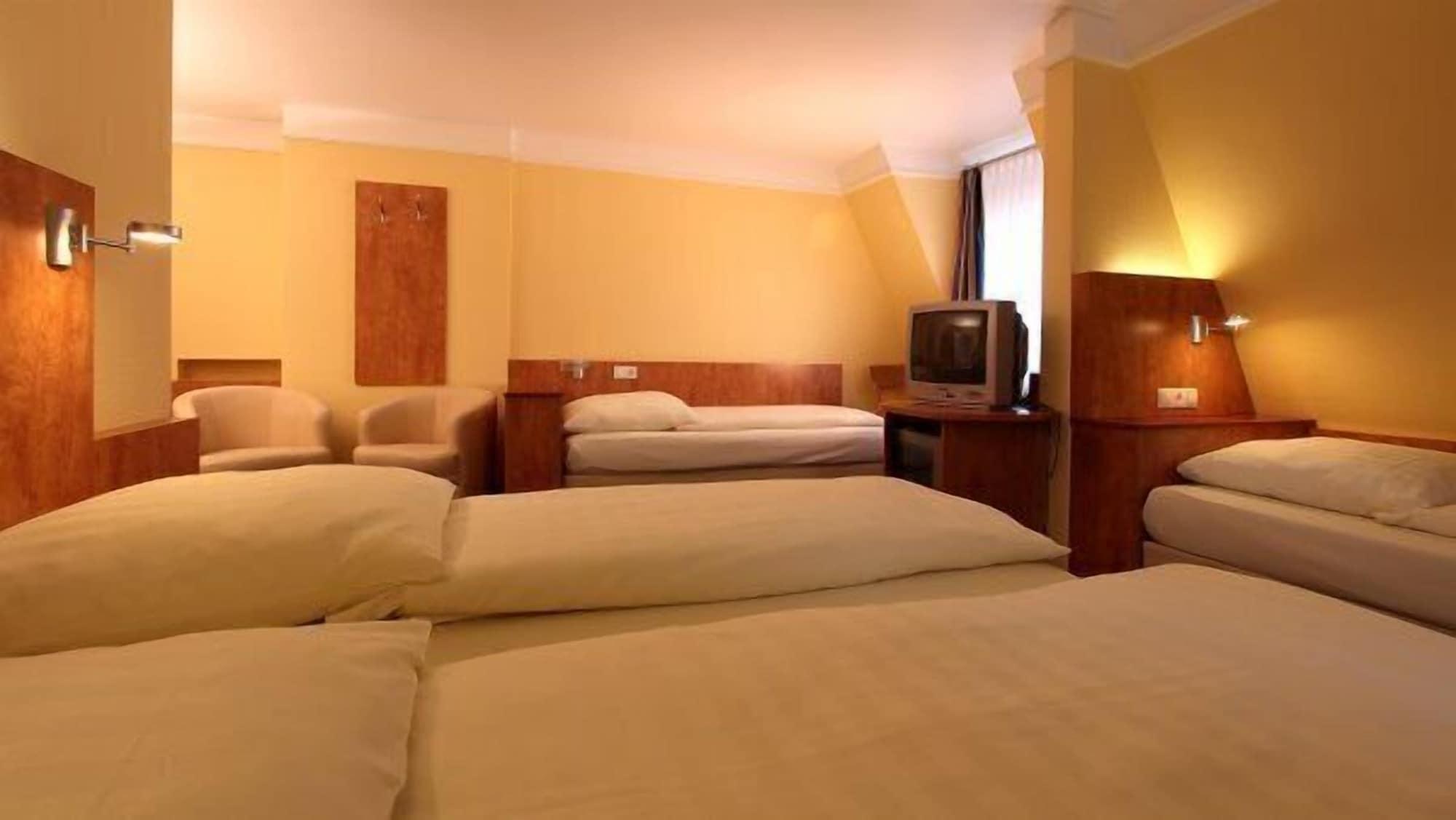 שטוטגרט Aparthotel Astro - Nichtraucherhotel מראה חיצוני תמונה