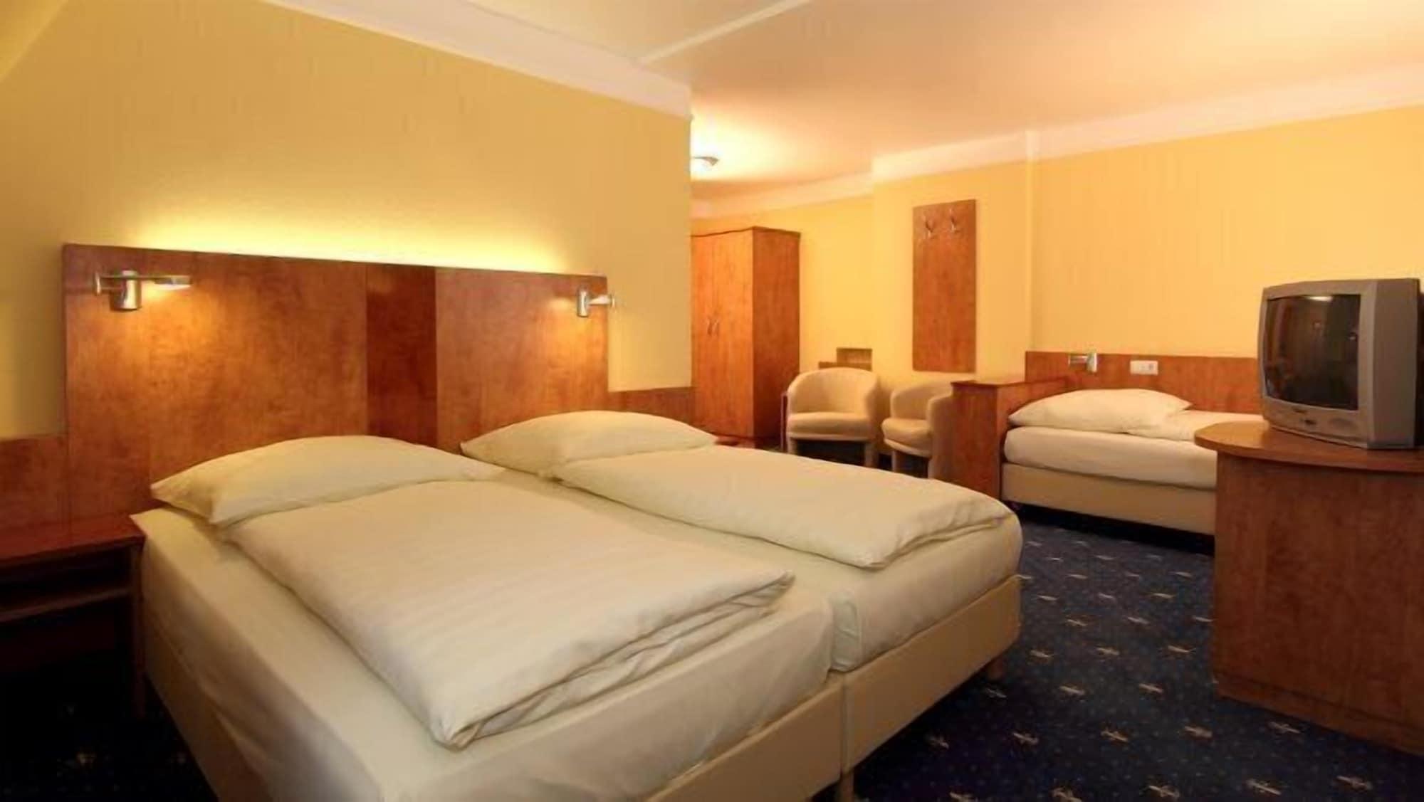 שטוטגרט Aparthotel Astro - Nichtraucherhotel מראה חיצוני תמונה