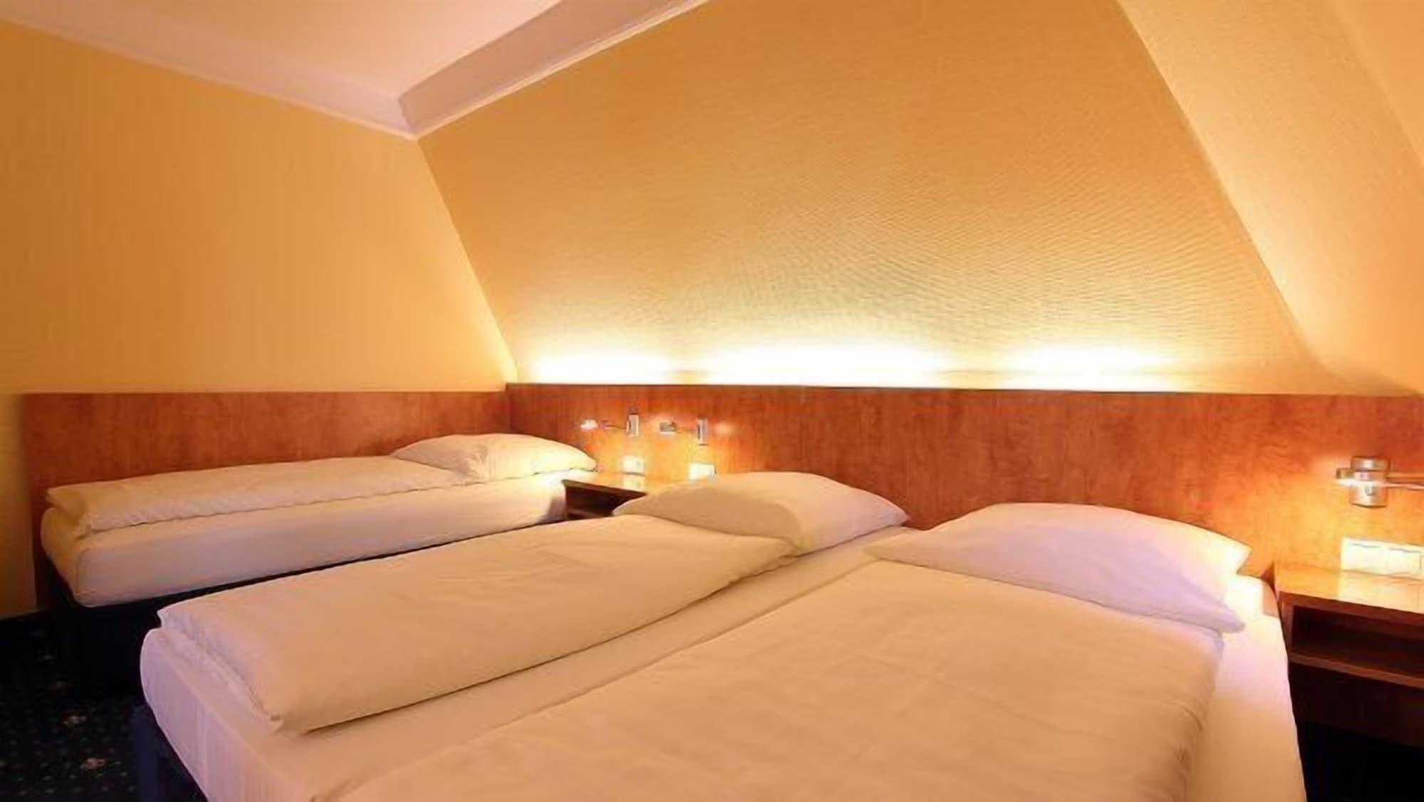 שטוטגרט Aparthotel Astro - Nichtraucherhotel מראה חיצוני תמונה