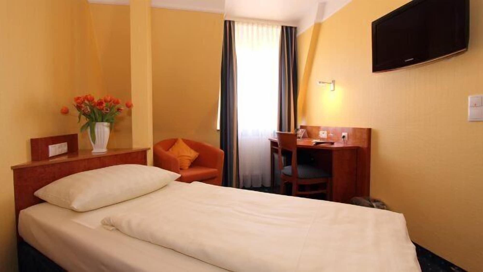 שטוטגרט Aparthotel Astro - Nichtraucherhotel מראה חיצוני תמונה